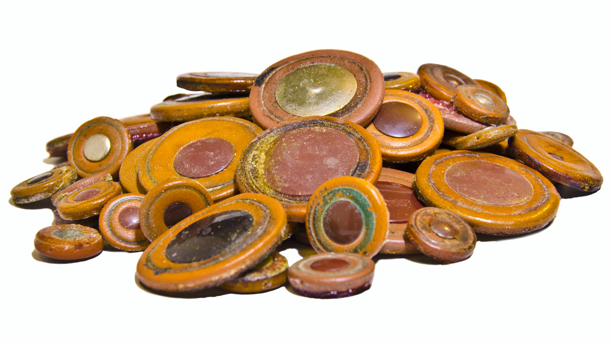 A pile of rotten saxophone pads. These pads were the result of lack of care towards the instrument, without Key Leaves.
